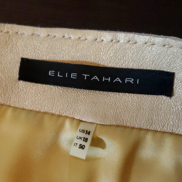 Shimmer gold leather look with stitching Elie Tahari size 14 skirt with back zip - Picture 3 of 4